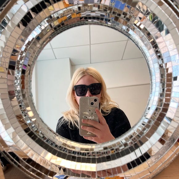 Meet your Posher, Melanie - Picture 2 of 2